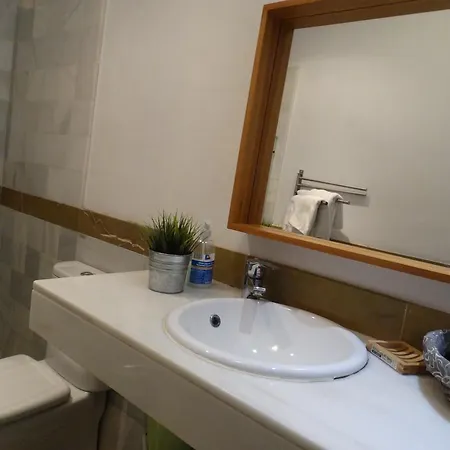 - Jinetes, 13 דירה *