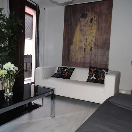 - Jinetes, 13 Apartment *