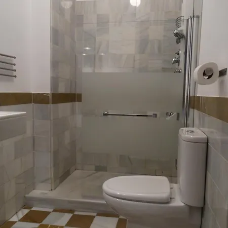 - Jinetes, 13 דירה מאלגה