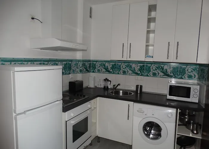 - Jinetes, 13 * Málaga